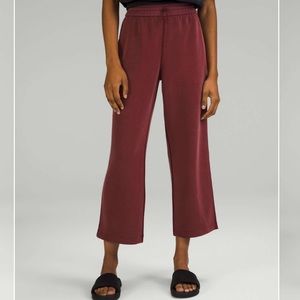 Lululemon Softstreme High-Rise Straight Leg Crop